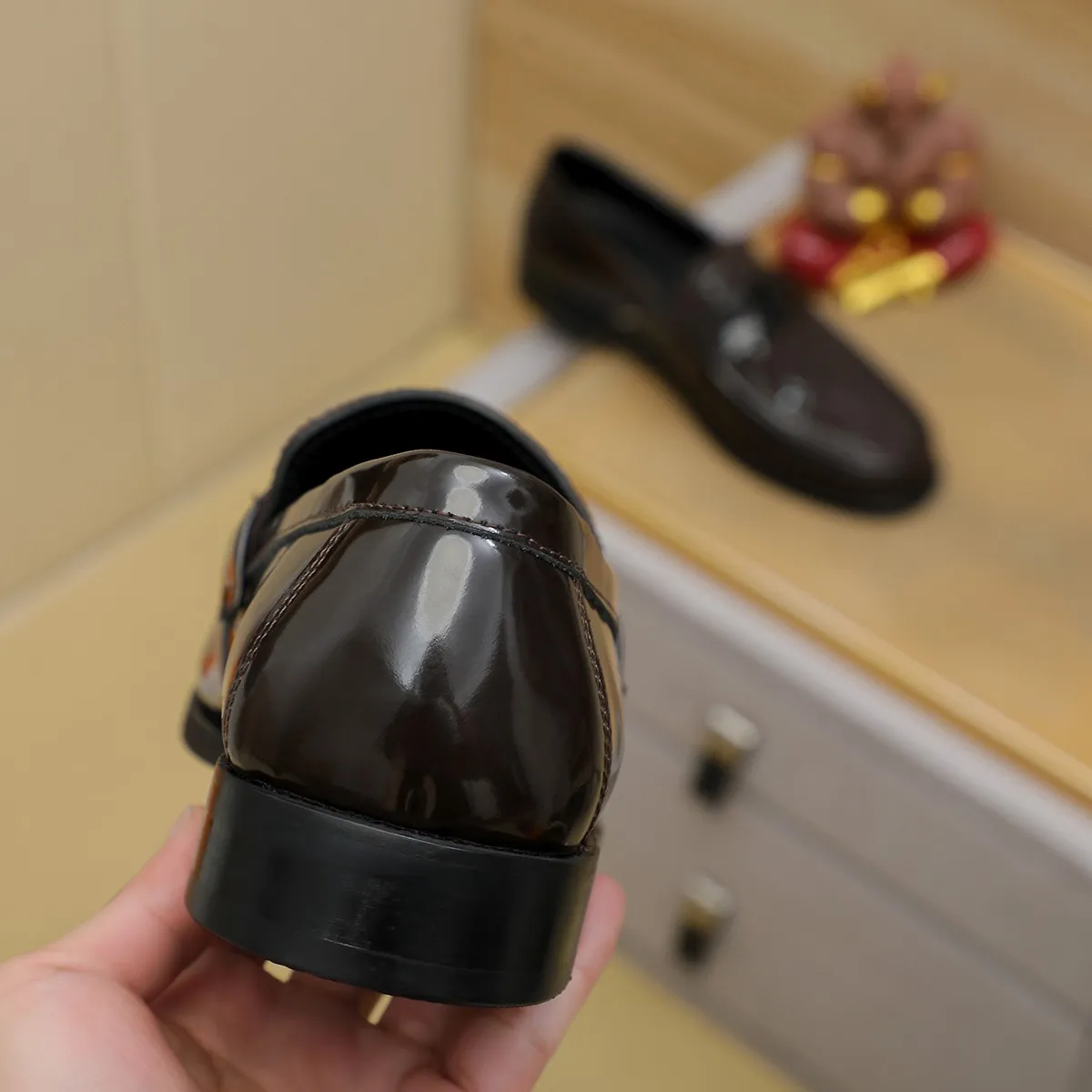 Men's shoes 💰 460 💰 Louis Vuitton LV ® 🆕 model 🔛Full shoe counter, first layer cowhide, 🐂leather lined casual shoes for men, super soft outsole, essential for driving. Counter synchronization, original first layer cowhide, completely 1:1 mold customization🌹top version, color optional! Number: 39-44 (customized at 38.45)